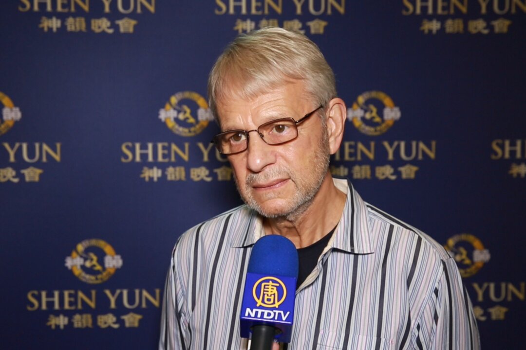 Dr.Paul Finkel, president of The New West Symphony, attends Shen Yun Performing Arts World Company on Feb. 4, 2015 at the Fred Kavli Theatre. (Keith Yuan/NTD)