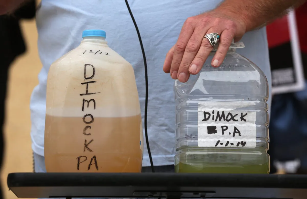  Ray Kemble of Dimock, Pa., show water samples outside EPA's Headquarters in Washington, D.C., during a rally on fracking-related water investigations, on Oct. 10, 2014 (Alex Wong/Getty Images)