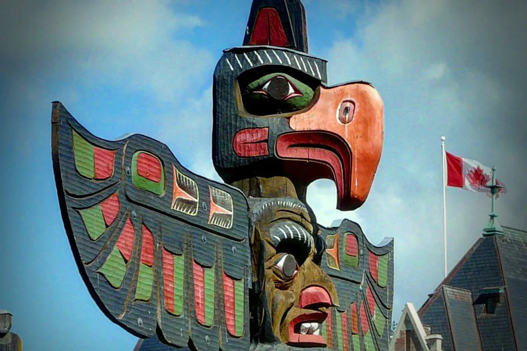 A totem pole in Thunderbird Park, Victoria, British Columbia, Canada. (Emmanuel Brunner/Wikimedia Commons)
