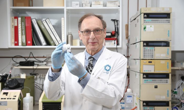 Dr. Alberto Gabizon (Shaare Tzedek Medical Center), whose research led directly to the advent of the drug Doxil, widely used throughout the world for ovarian and other cancers. (ICRF)