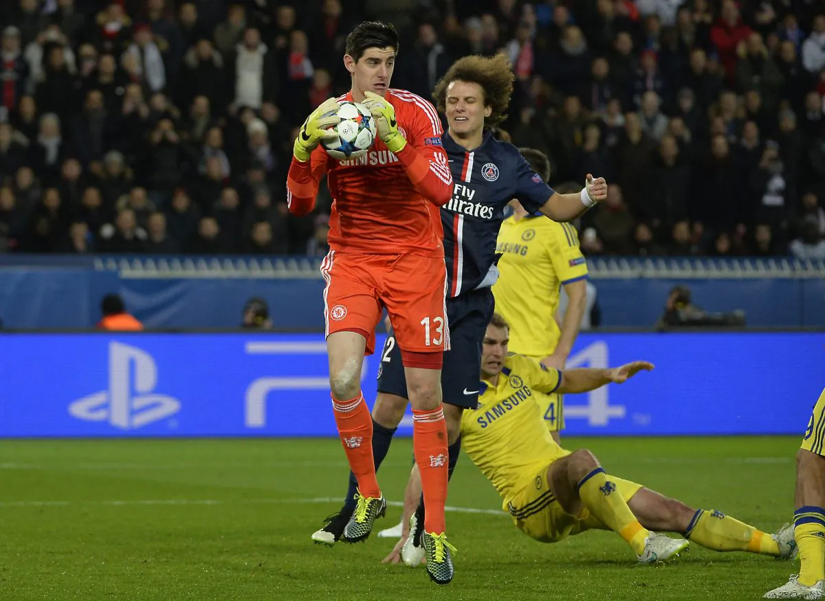 Chelsea’s Thibaut Courtois catches the ball in UEFA Champions League Round of 16 action against Paris Saint-Germain at the Parc des Princes Stadium in Paris on Feb. 17, 2015. (Miguel Medina/AFP/Getty Images)
