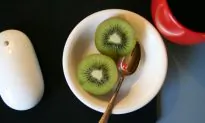 14 Healthy Reasons to Eat Kiwi