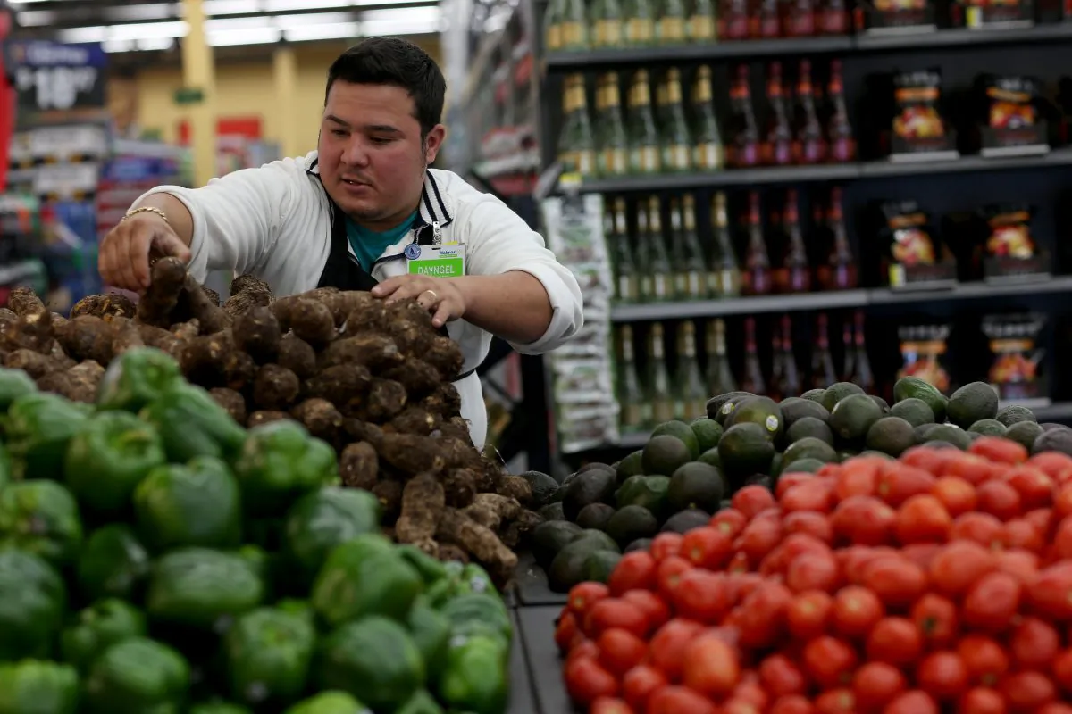 A Wal-mart employee stocks produce at a store in Miami, Fla., on on Feb. 19, 2015.  (Joe Raedle/Getty Images)