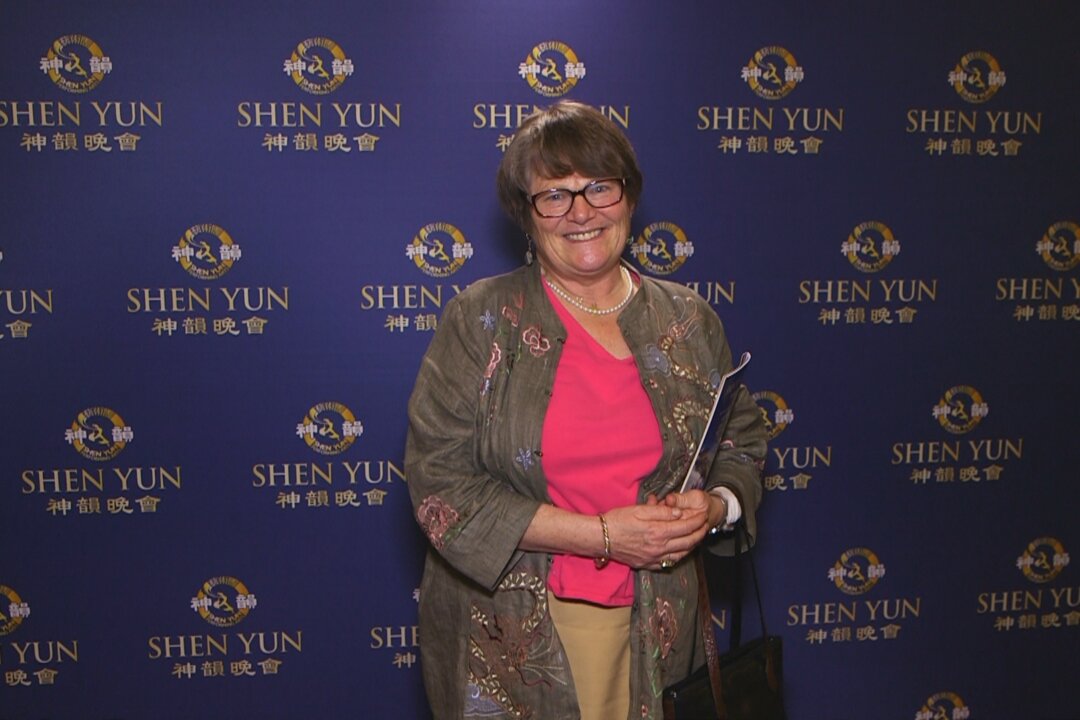 Beatrice Hines at the Shen Yun Performing Arts show at the California Center for the Arts on Feb. 19, 2015.
(Jennifer Zeng/NTD)
