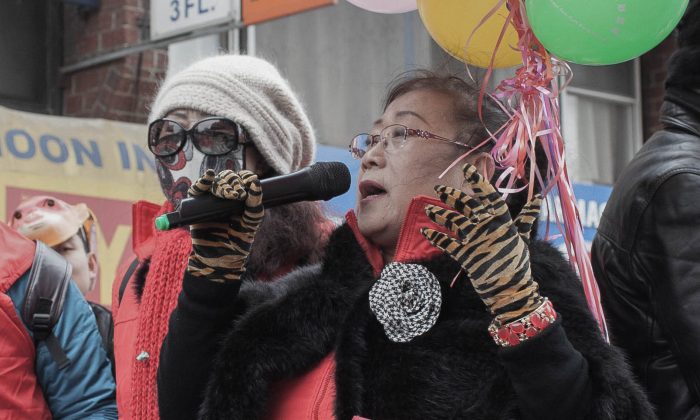 Members of the Chinese Anti-Cult World Alliance group at the Chinese New Year parade in Flushing, New York, on Feb. 21, 2015. (Petr Svab/Epoch Times)