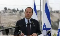 Jerusalem Mayor Intervenes in Knife Attack