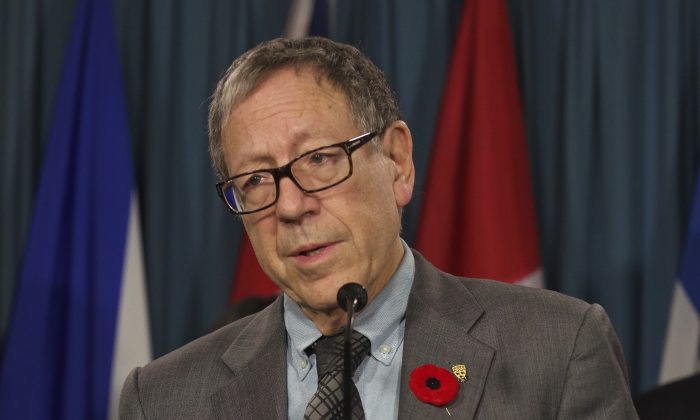 Liberal MP Irwin Cotler speaks during a press conference on Parliament Hill Nov 5, 2014. Cotler backed calls for an end to organ harvesting in China and tabled petitions to that effect on Feb. 19, 2015, in the Canadian Parliament. (Matthew Little/Epoch Times)