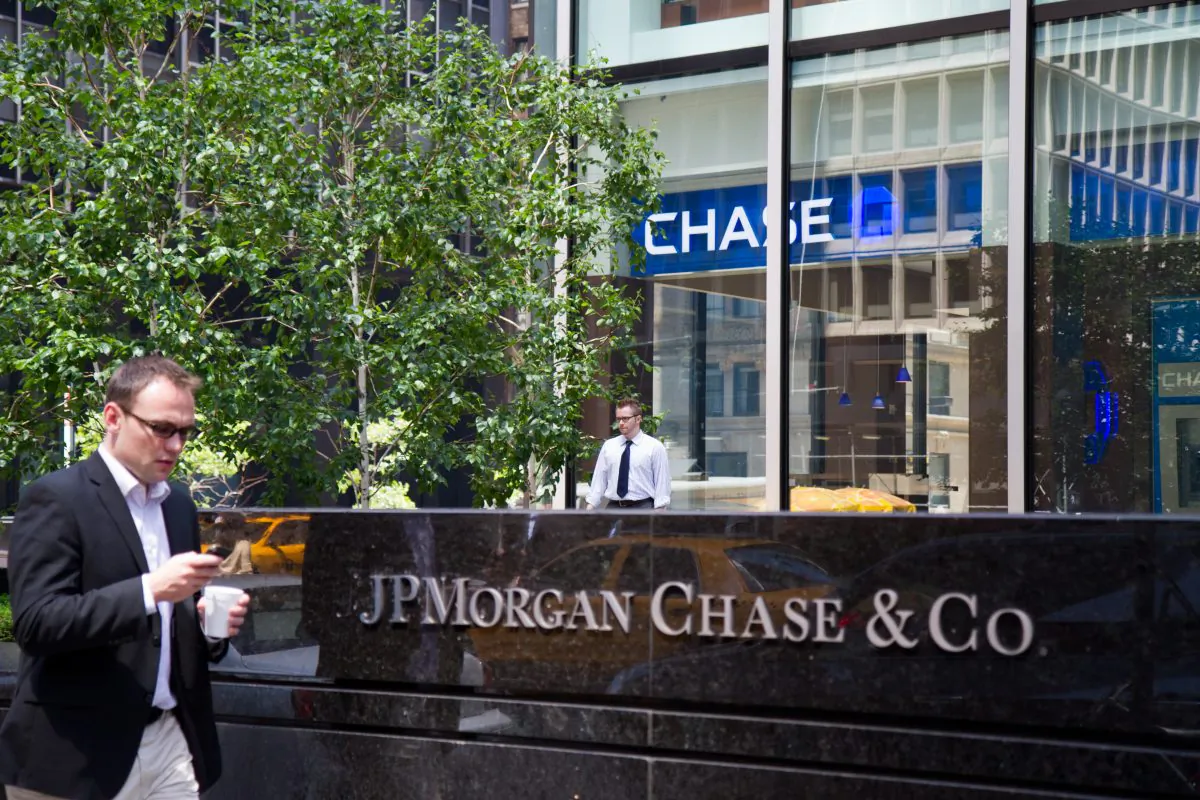 The JPMorgan Chase Co. headquarters on Park Avenue on May 29, 2012. The bank reported $26.5 billion in profit for the 12 months ended June 30, which is the most profitable year for a company in the history of banking, according to Bloomberg. (Benjamin Chasteen/The Epoch Times)