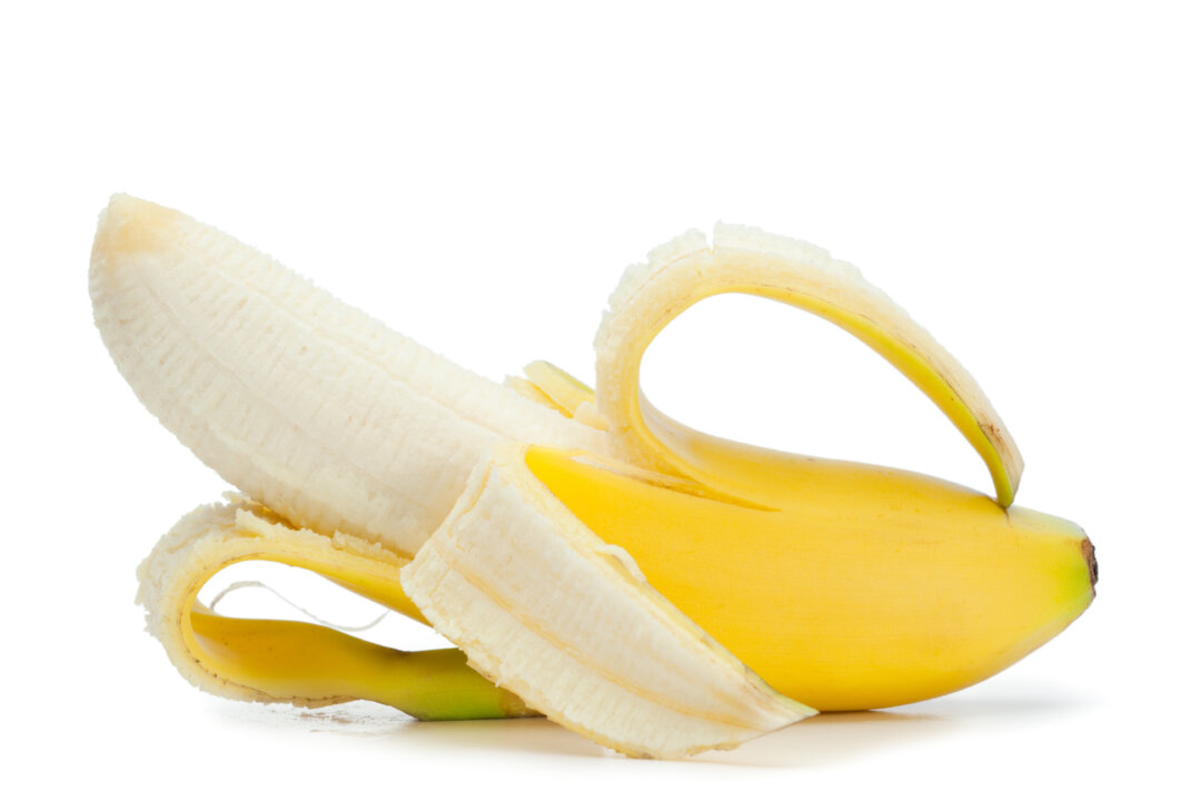 One banana contains around 32 milligrams of magnesium, a mineral that reduces the risk of forming fatal blood clots. (Wavebreakmedia Ltd/Wavebreak Media/Thinkstock)