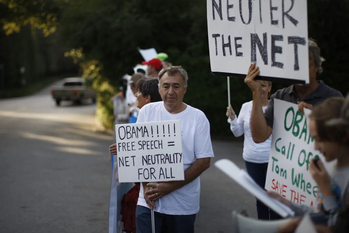 A man demonstrates for net neutrality in the exclusive neighborhood of Bel-Air outside a USC Shoah Foundation fundraiser to be attended by President Barack Obama on May 7, 2014 in Los Angeles, California. (David McNew/Getty Images)