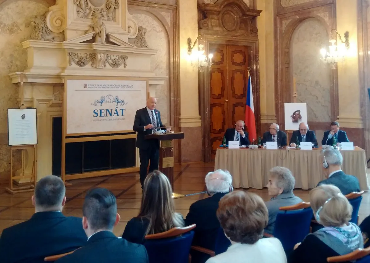 Ethan Gutmann speaks at the Family In Times of Unfreedom International Conference in the Main Hall of the Wallenstein Palace, Senate of Czech Parliament, Feb. 25, 2015. (Epoch Times)