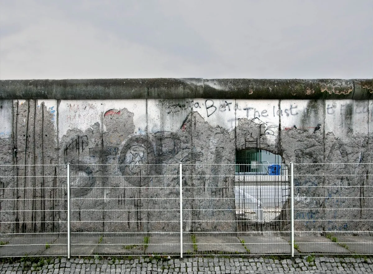 “Detail 3A, The Wall, Niederkirchner Strasse, Berlin 2010” by Canadian photographer Leslie Hossack. (Courtesy of Diefenbunker)