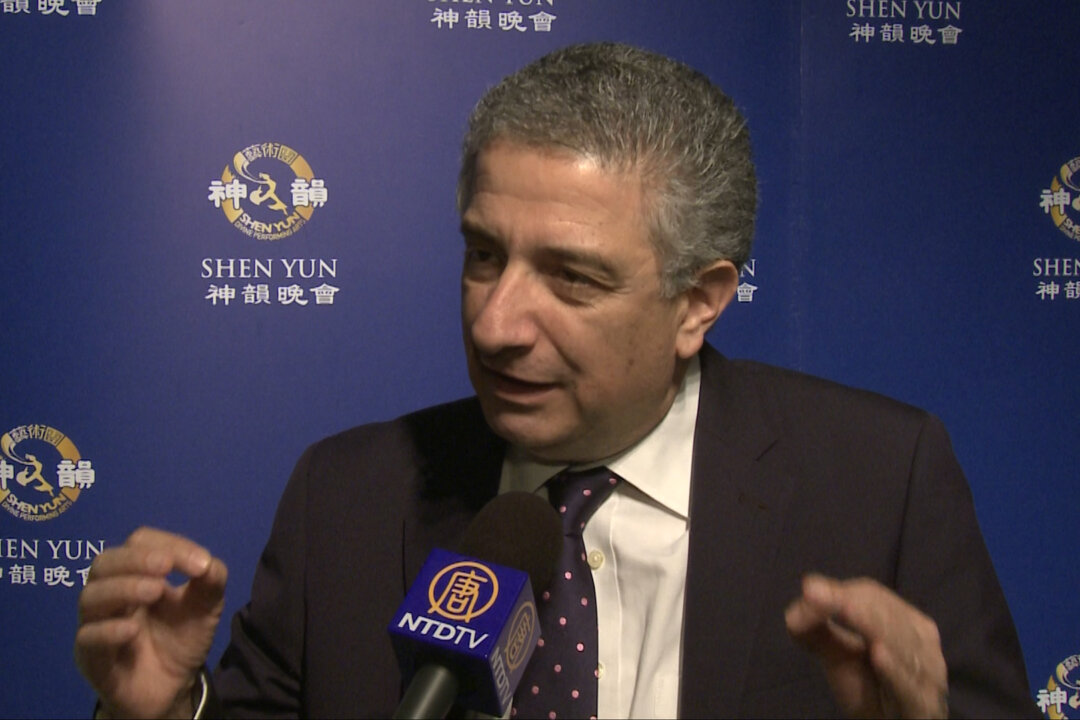 Anwar Kawadri at the Shen Yun Performing Arts show at the Bâtiment des Forces Motrices on feb. 26, 2015. (NTD Television)