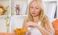 4 Ways to Break the Cycle of Emotional Eating (Video)