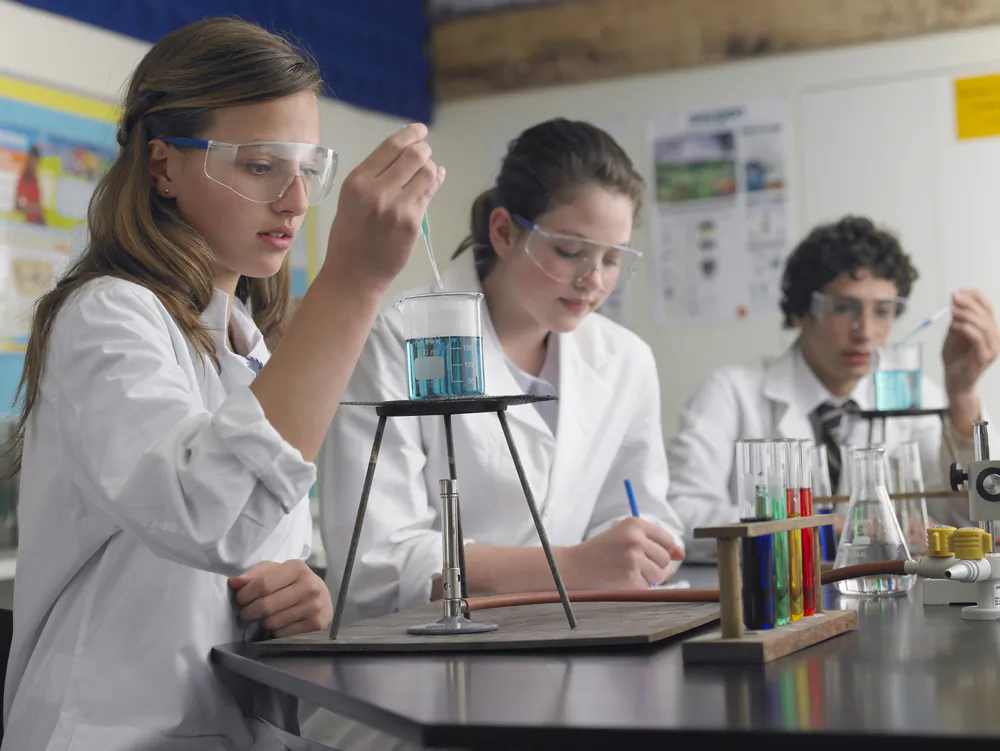What’s holding girls back at science? (Shutterstock*)