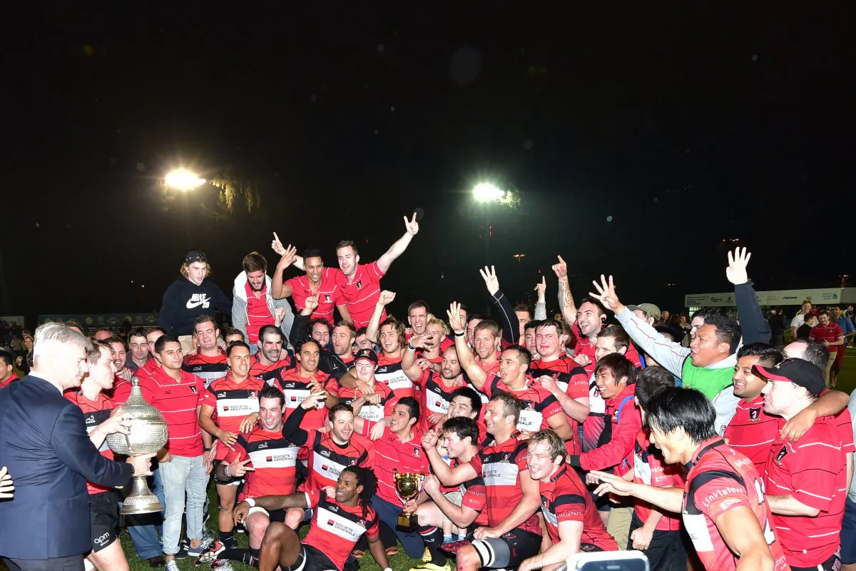 Societe Generale Valley enjoy the moment... after receiving the Premiership Grand Championship trophy on winning the final against Leighton Asia HKCC at King’s Park on Saturday March 7 2015. (Bill Cox/Epoch Times)