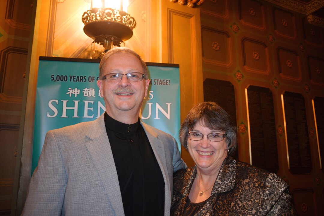 Randy and Victoria Sellman celebrating their anniversary with an evening of Shen Yun. (Helen Peng/Epoch Times)