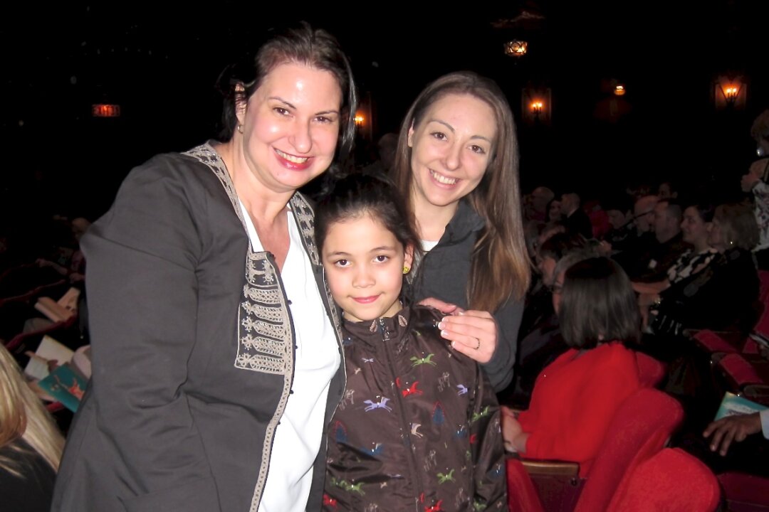 Brenda Bowman with her daughter, Laura Bowman, and granddaughter, Giana, enjoy Shen Yun Performing Arts at the Ohio Theatre on March 12, 2015. (Valerie Avore/Epoch Times)