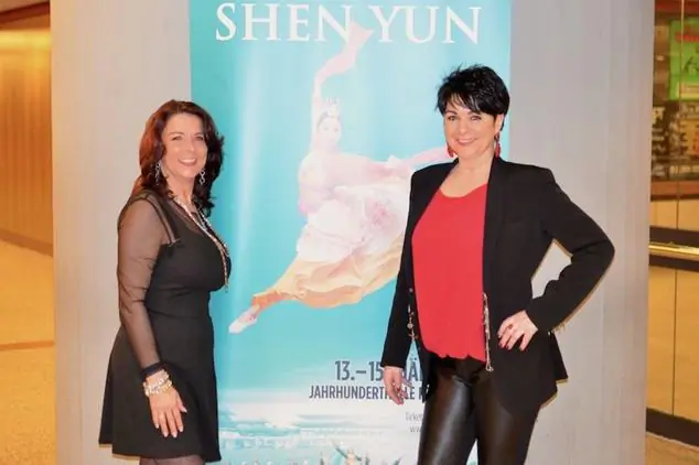 Ms. Simone Bott and Ms. Sabine Senft, owners of Fliesen-Bott GMBH in Mainz, attend Shen Yun in Frankfurt. (Florian Godovits/Epoch Times) 