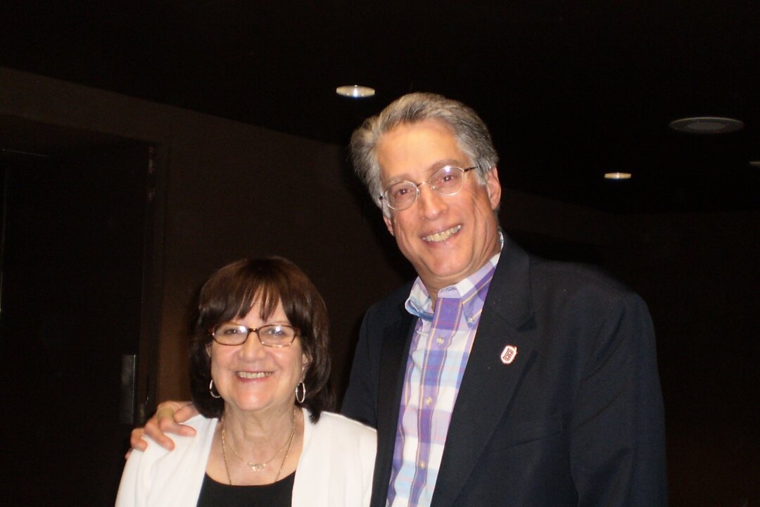  Jeff Huberman with his wife, Raquel, enjoy Shen Yun Performing Arts at the Peoria Civic Center, on march 15, 2015. (Helen Peng/Epoch Times) 