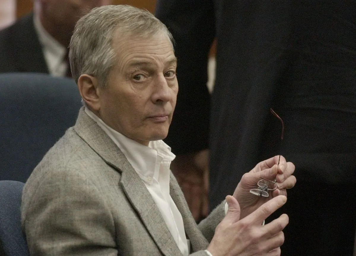 Robert Durst looks around the courtroom during his 2003 murder trial, in Galveston, Texas. (Pat Sullivan/AP Photo)