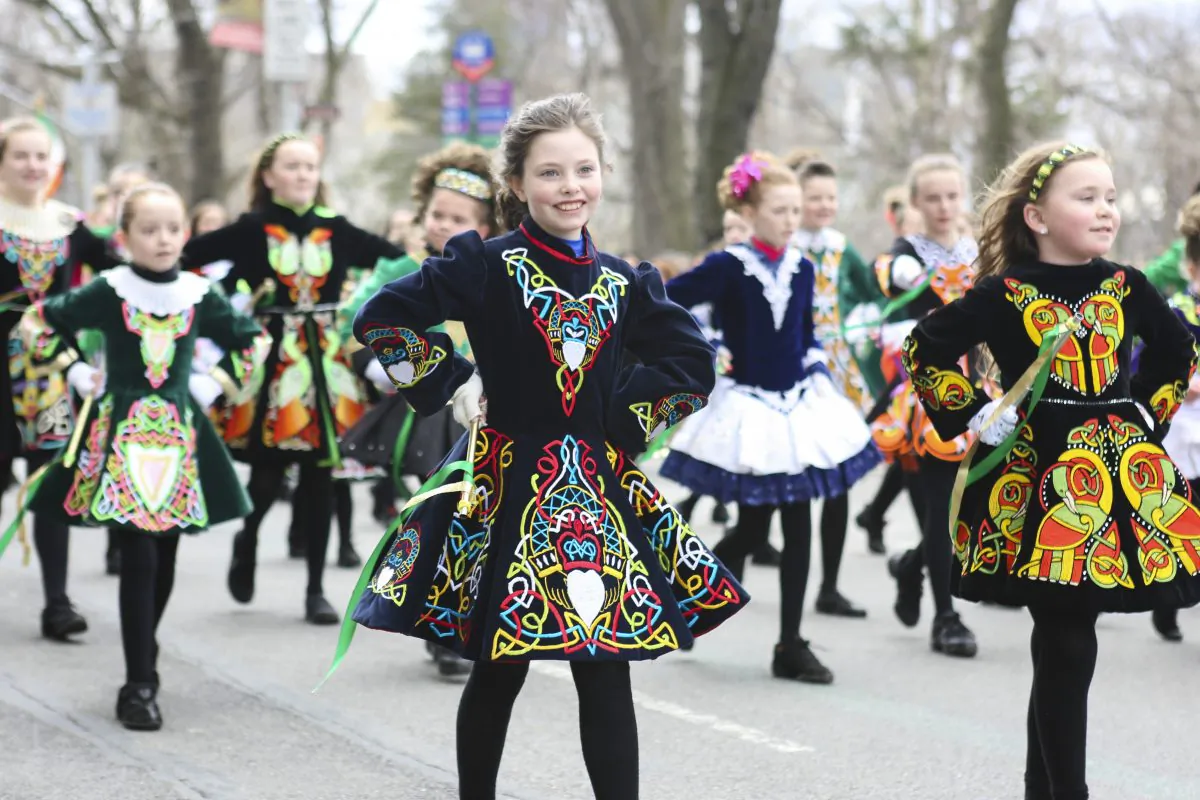 Girls from the Irish Dancing and Music Association march in the St. Patrick's Day parade in New York on March 17, 2015. (Samira Bouaou/Epoch Times)