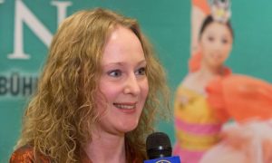 Musician Feels Deep Respect for Shen Yun Artists