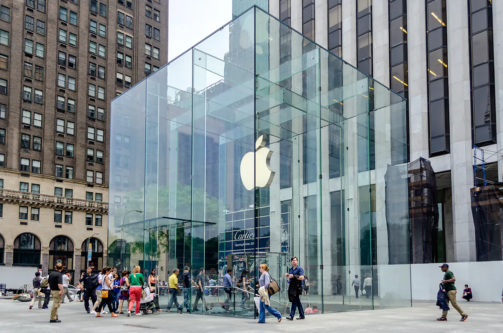 Apple Store cube on 5th Avenue, New York (*Shutterstock)