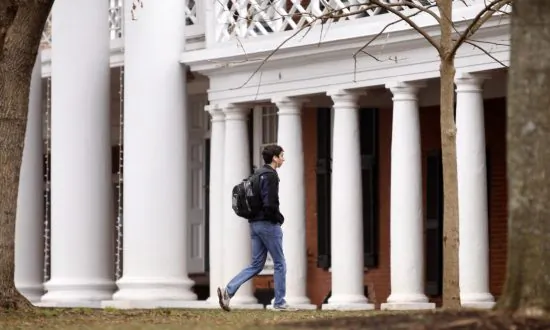 Obama Promotes Online Search Tool With College-Specific Data
