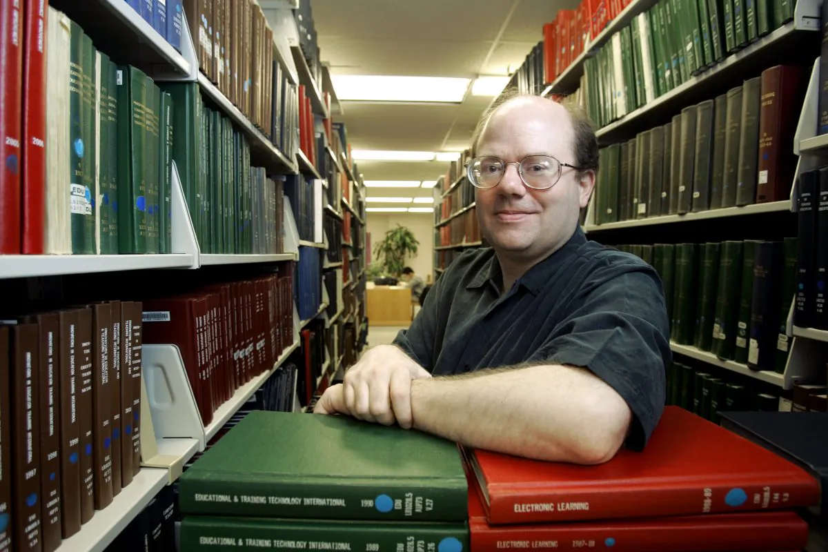 Larry Sanger, co-founder of Wikipedia and former philosophy professor, among stacks of reference books at a library in Columbus, Ohio, on March 26, 2007. (Kiichiro Sato/AP Photo)