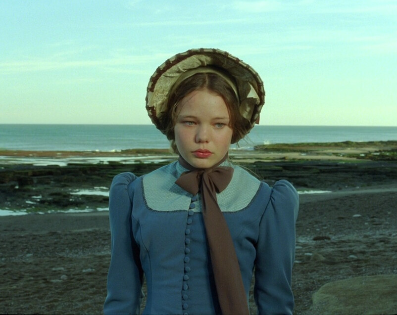 girl with bonnet in "Jauja"