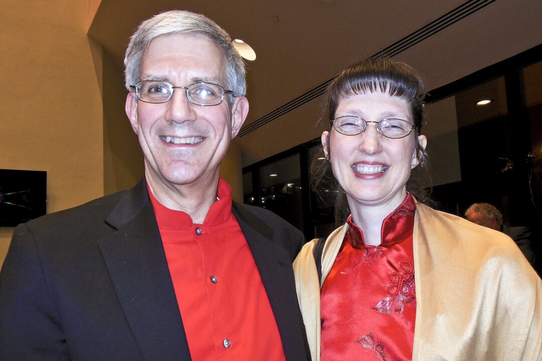 Jeff and Gayl Siegel enjoy Shen Yun Performing Arts at the Des Moines Civic Center on March 20, 2015. (Sherry Dong/Epoch Times) 