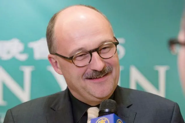 Michael Meister attends Shen Yun Performing Arts at Frankfurt's Jahrhunderthallehas. (Mathias Kehrein/Epoch Times)