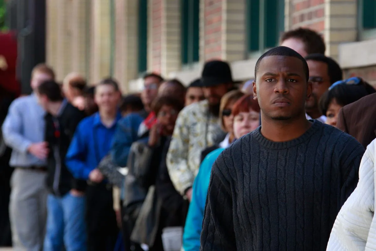 Job seekers wait in line for a job fair in Chicago on June 4, 2009. (Scott Olson/Getty Images)