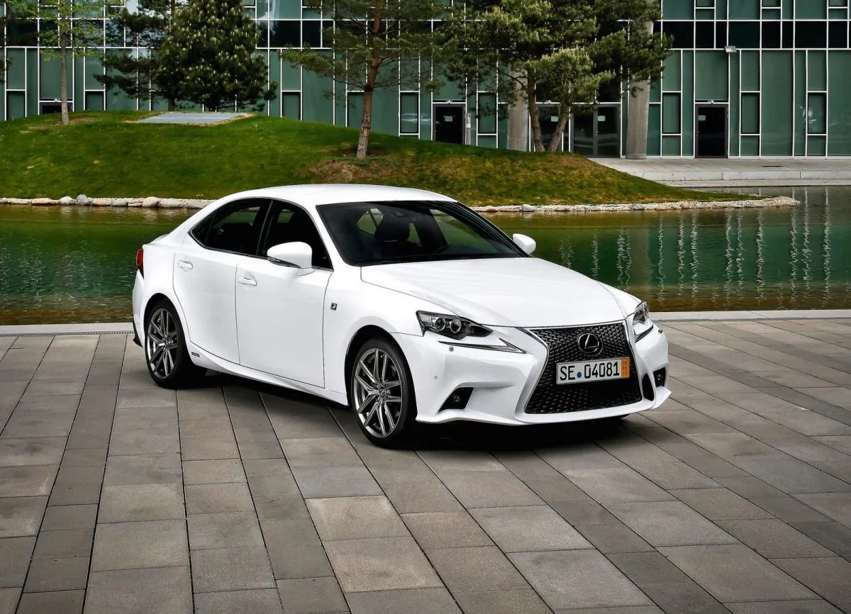 2015 Lexus IS (Courtesy of NetCarShow.com)