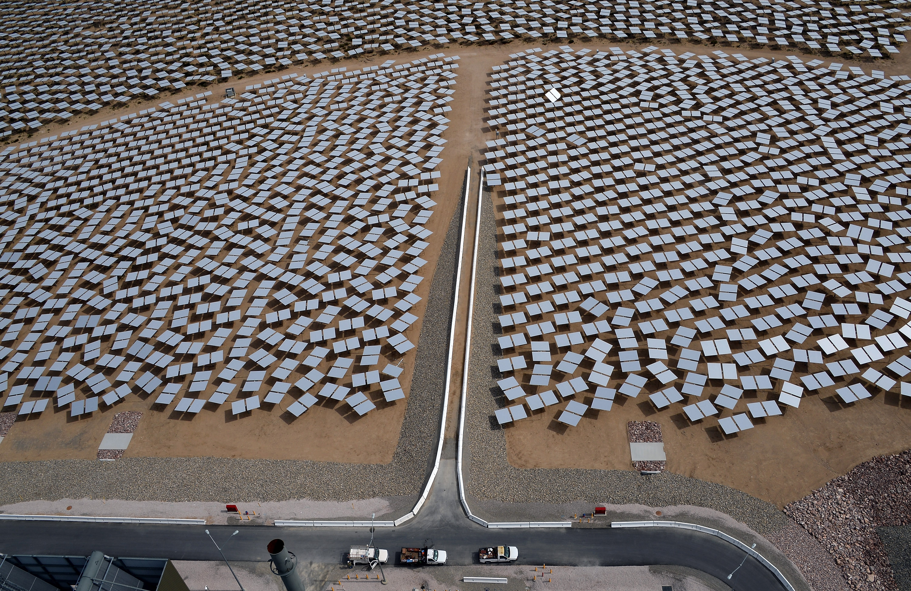 Heliostats at the Ivanpah Solar Electric Generating System are seen from above in the Mojave Desert in California near Primm, Nev., on March 3, 2014. (Ethan Miller/Getty Images)