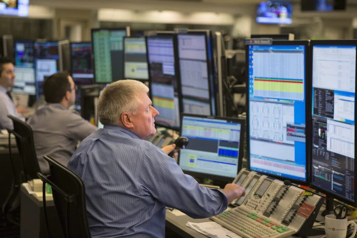 Foreign exchange traders work at North America’s first trading hub for China’s renminbi currency at BMO’s trading floor in Toronto, Canada on March 24, 2015. (The Canadian Press/Chris Young)