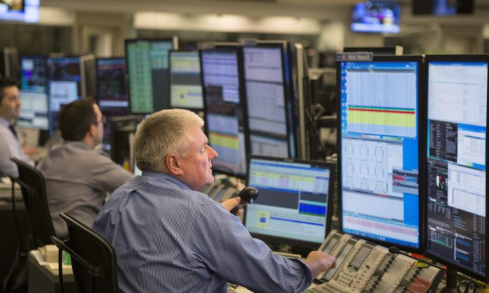 Foreign exchange traders work at North America’s first trading hub for China’s renminbi currency at BMO’s trading floor in Toronto, Canada on March 24, 2015. (The Canadian Press/Chris Young)