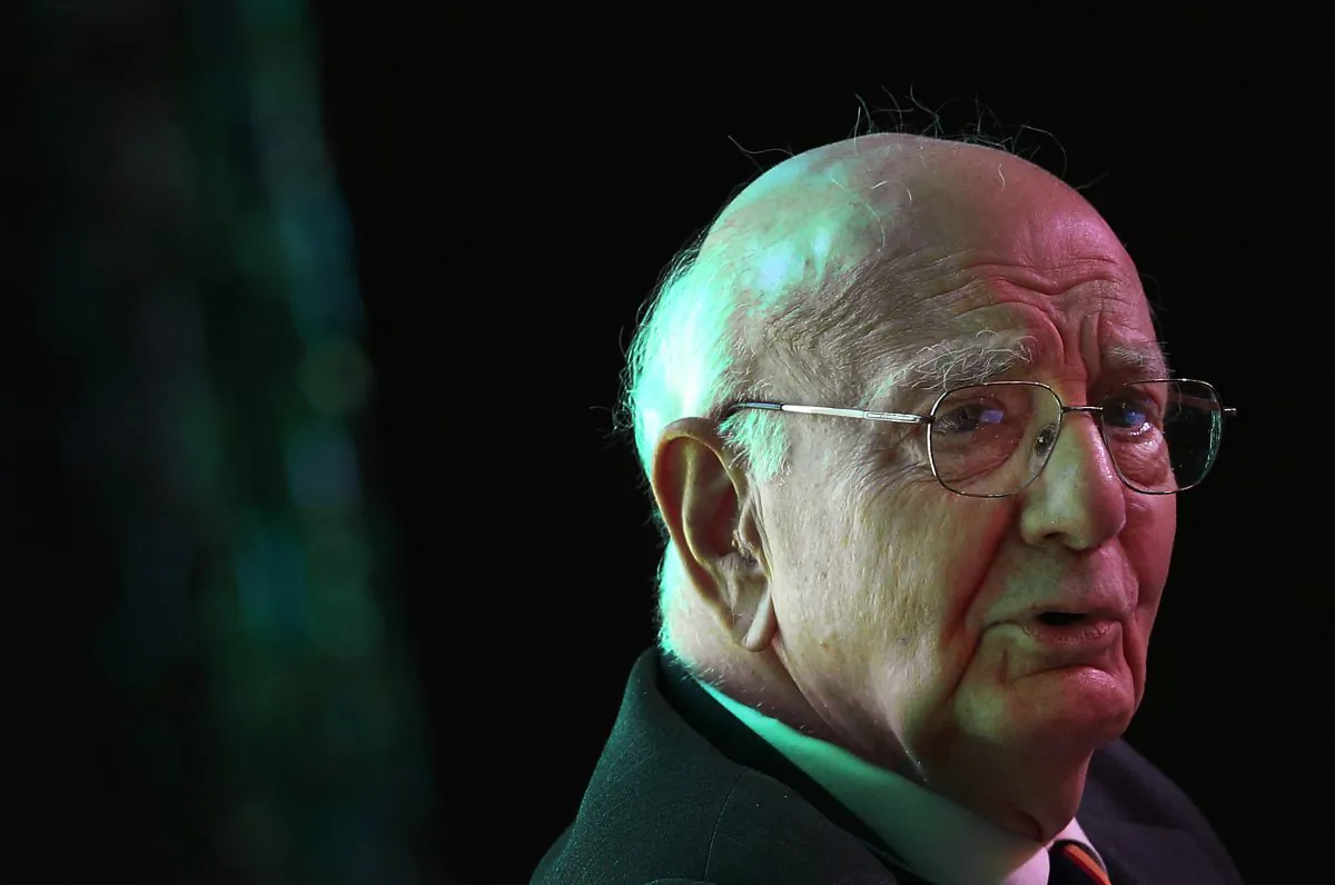Paul Volcker, former chairman of the Board of Governors of the U.S. Federal Reserve System attends the Standard Chartered Singapore Forum on Wednesday March 20, 2013. (AP Photo/Wong Maye-E)