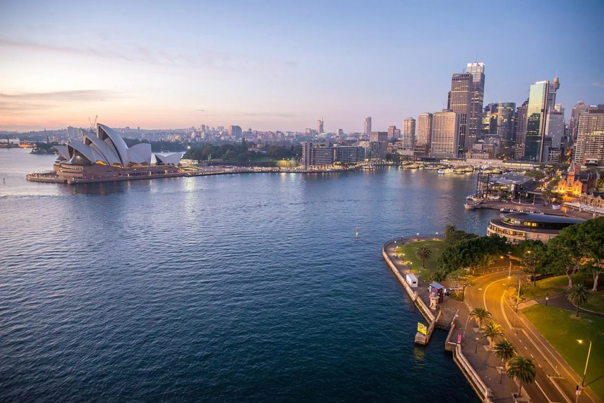 Shipping the entire contents of your house to the other side of the world can be a daunting prospect, but also an exciting one. (Patty Jansen/pixabay/Public Domain CC0)