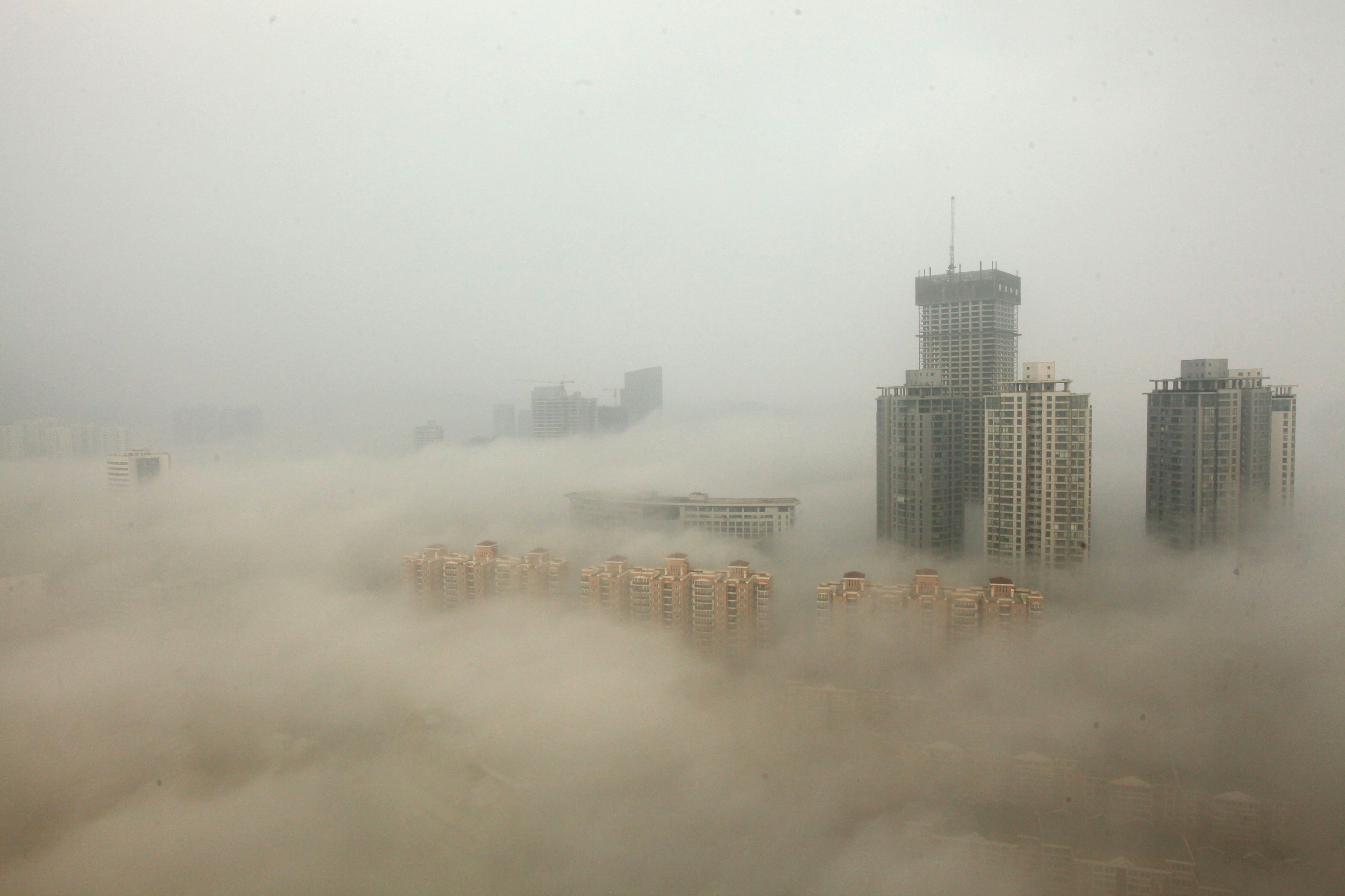 Почему города в которых воздух загрязнен пылью. Линьфэнь Китай. Смок в Китае. Линьфэнь Китай загрязнение. Смог в Пекине.