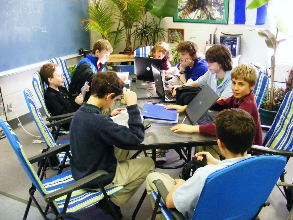 Tablets and smartphones in the classroom are new enough that there’s not a clear consensus on their usefulness. (Jose Kevo, CC BY-SA 2.0)