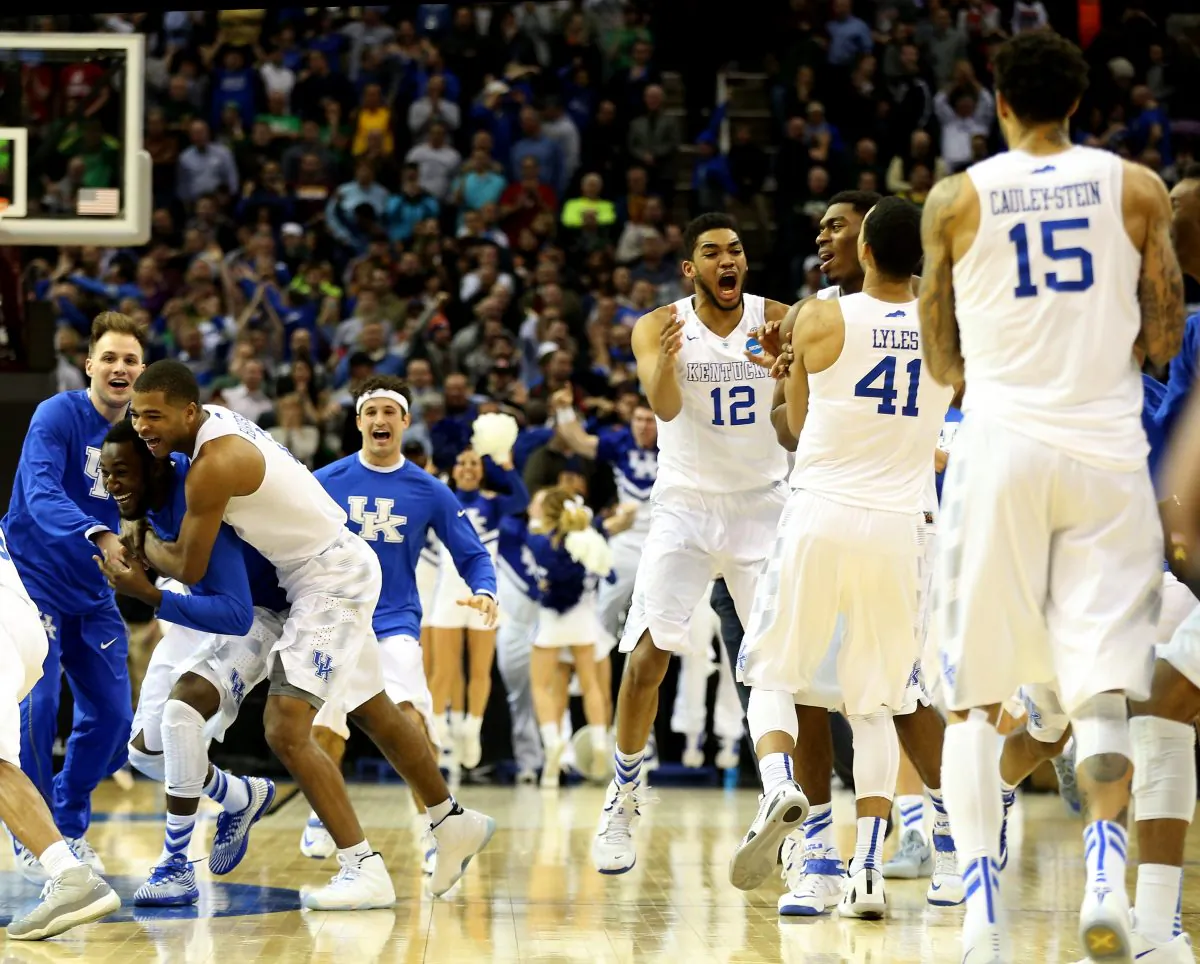 The heavily-favored Kentucky Wildcats enter the Final Four with a 38–0 record. (Andy Lyons/Getty Images)