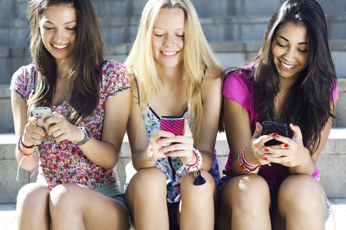 Maybe they’re texting each other? (nensuria/iStock/Thinkstock)