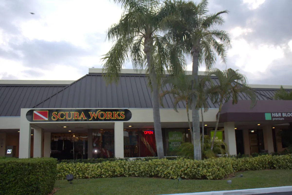 Scuba Works Dive Shop in Jupiter Florida where Jay and Sandy Cates offer instructional programs and dive trips with Randy Jordan. (Myriam Moran copyright
2015)