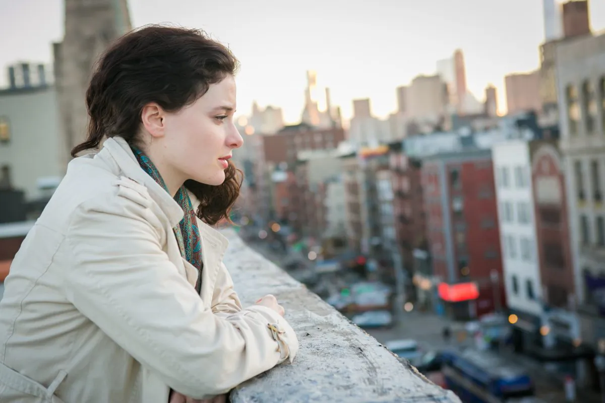 McKenzie Roese sees her collapsed apartment building up close for the first time. She lost all of her belongings during the seven-alarm East Village fire on March 26, 2015. (Benjamin Chasteen/Epoch Times
