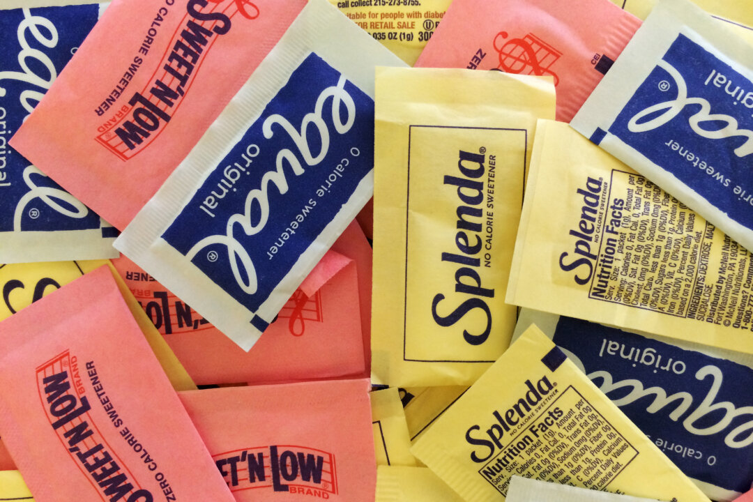 Artificial sweeteners are displayed in New York on Sept. 17, 2014. (Jenny Kane/AP photo)