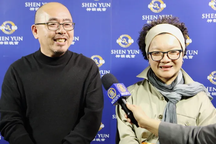 Hsu Hungtu, a poet, a writer and a photographer, and his wife at the third Shen Yun performance in Taoyuan on March 27, 2015. (Lin Shijie/Epoch Times)