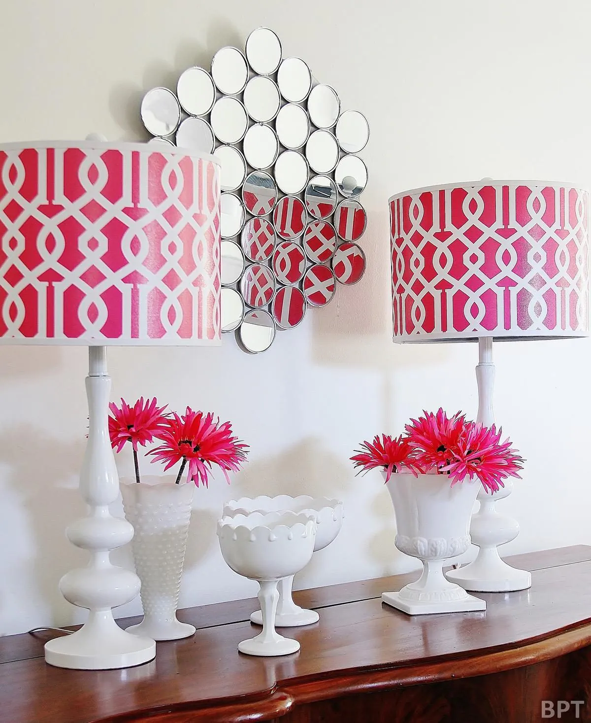 Brightly coloured matching lamps add a touch of pizzazz. (BPT)