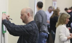US Unemployment Aid Applications Rise to 281,000